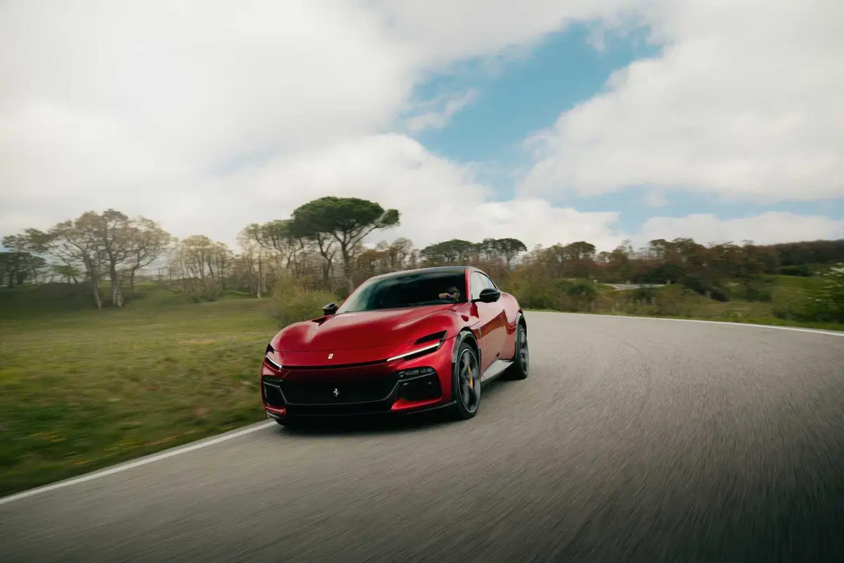 Ferrari Purosangue Handling Speciale: la quattro porte di Maranello tira fuori gli artigli (4)