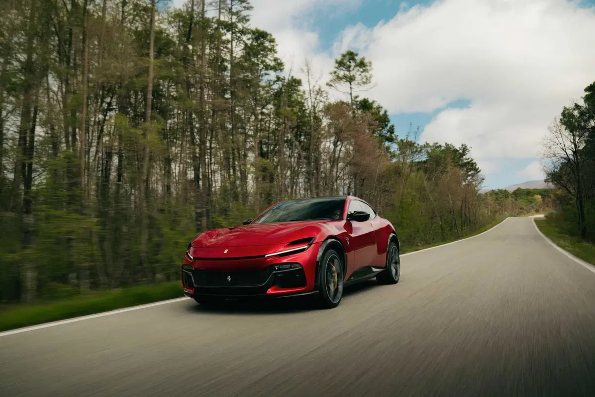 Ferrari Purosangue Handling Speciale: la quattro porte di Maranello tira fuori gli artigli (7)