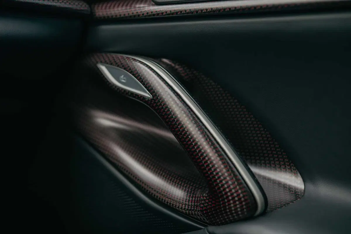 Ferrari Purosangue Handling Speciale: la quattro porte di Maranello tira fuori gli artigli (8)