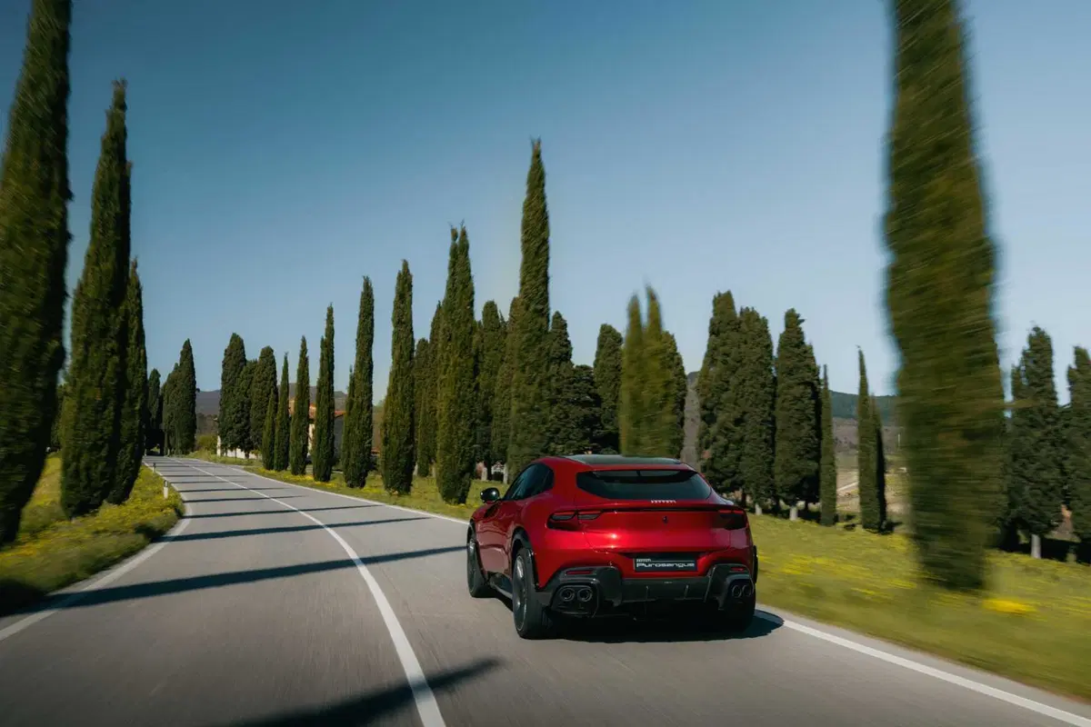 Ferrari Purosangue Handling Speciale: la quattro porte di Maranello tira fuori gli artigli (11)
