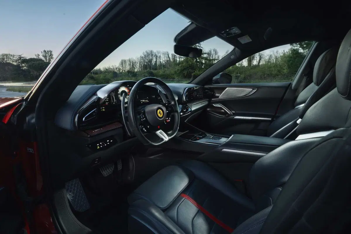 Ferrari Purosangue Handling Speciale: la quattro porte di Maranello tira fuori gli artigli (23)