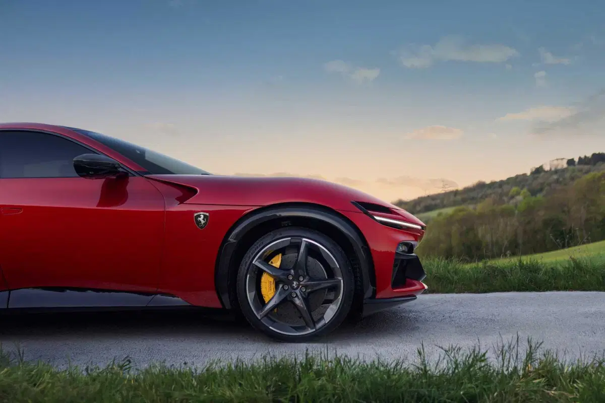 Ferrari Purosangue Handling Speciale: la quattro porte di Maranello tira fuori gli artigli (25)