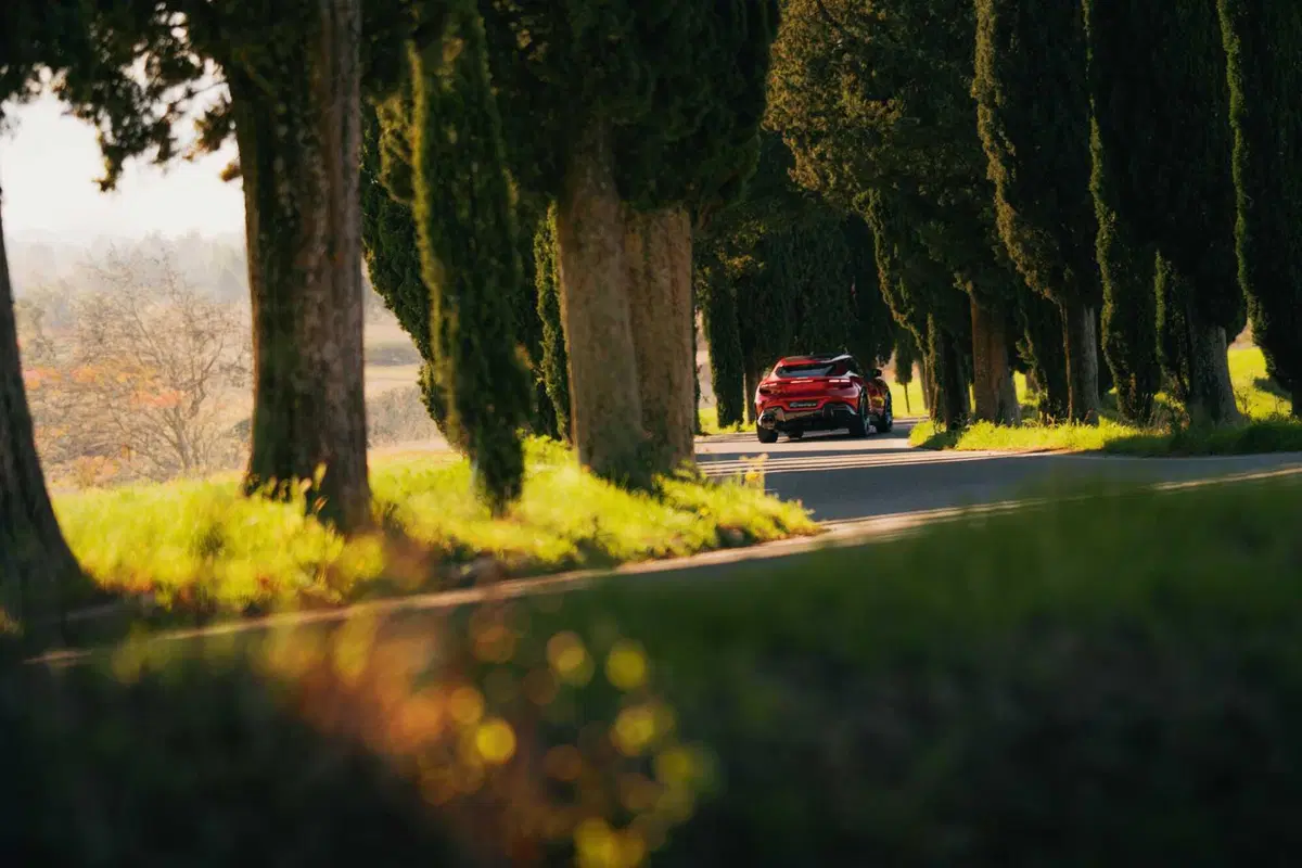 Ferrari Purosangue Handling Speciale: la quattro porte di Maranello tira fuori gli artigli (27)