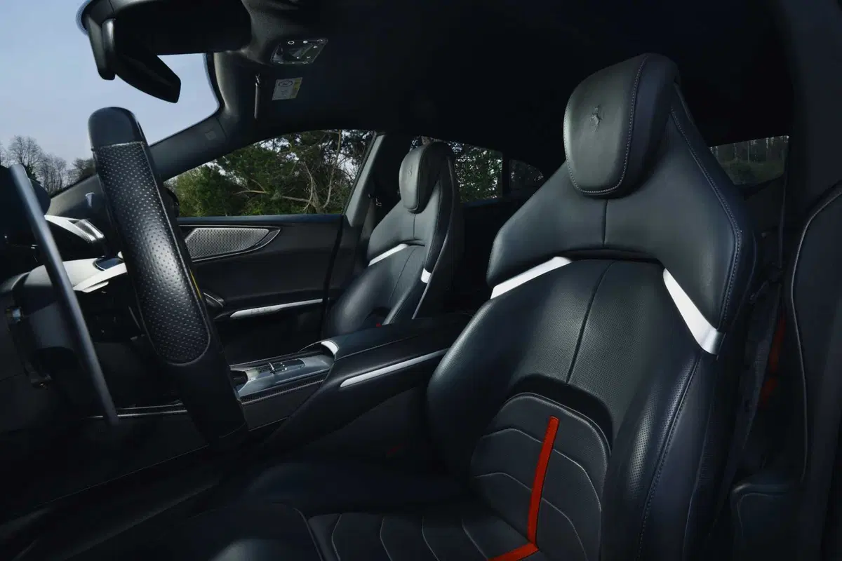 Ferrari Purosangue Handling Speciale: la quattro porte di Maranello tira fuori gli artigli (28)