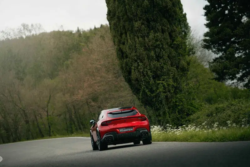 Posteriore Ferrari Purosangue Handling Speciale