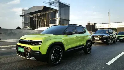Nuova Jeep Avenger 2026: il restyling svela design, motori e novit&agrave; del SUV best seller