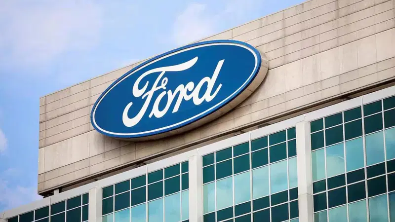 Ford incassa 1,3 miliardi di dollari: la beffa dei dazi Trump si trasforma in un tesoro per Detroit