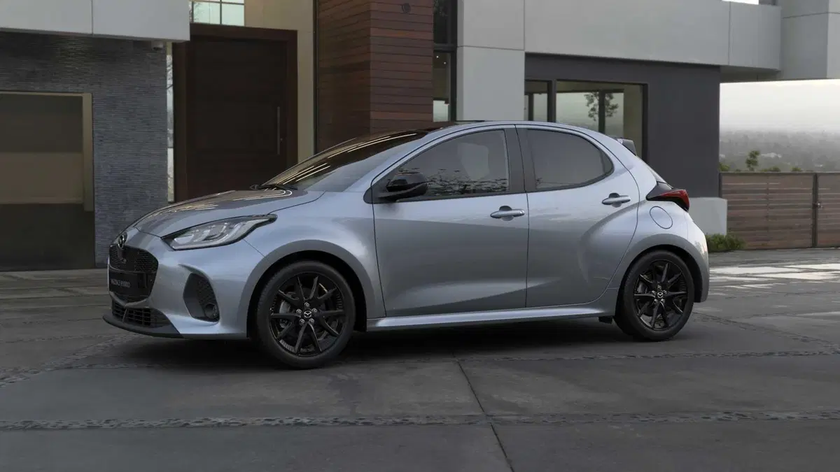 Mazda2 Hybrid 2026: tre nuove tinte, dotazioni più ricche e sicurezza al top sull'intera gamma (4)