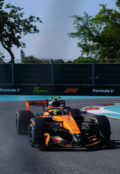 F1, Norris si prende la pole a Miami con la McLaren rivoluzionata. Leclerc mastica amaro nelle qualifiche Sprint