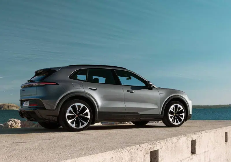 Porsche Cayenne (7)