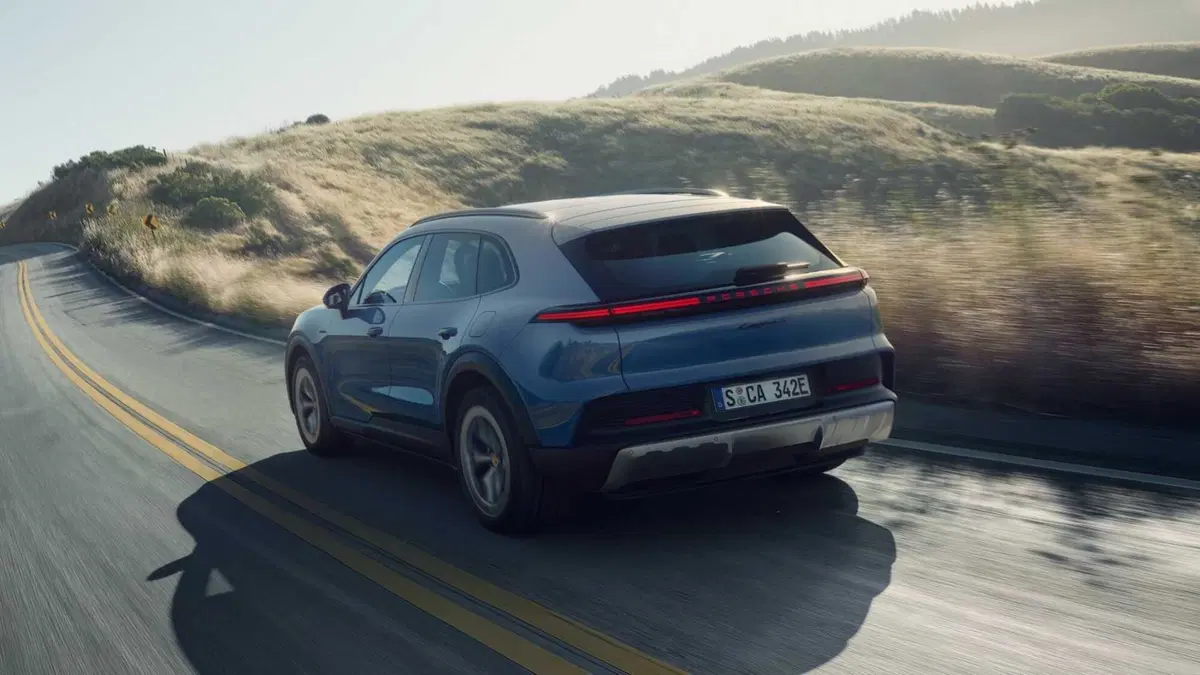 Porsche Cayenne S electric (3)