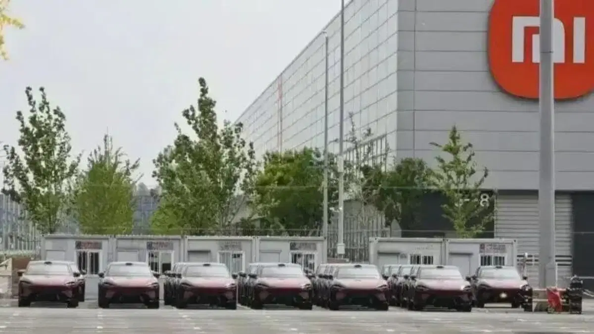 Xiaomi YU7 GT, 990 CV in fila in fabbrica: il crossover che sfida la Ferrari Purosangue (2)