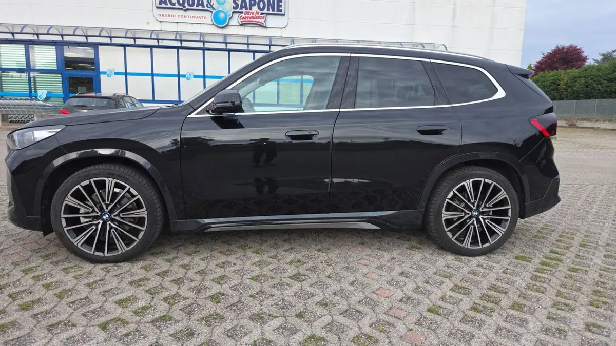 BMW iX1 usata a Varese (3)