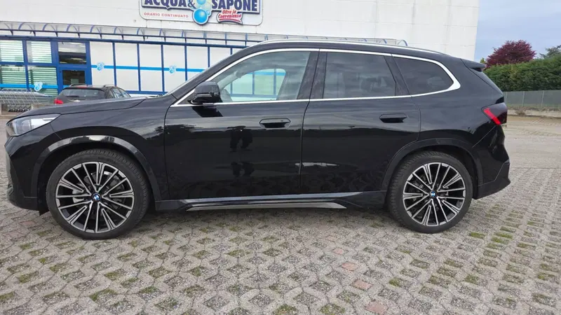 BMW iX1 usata a Varese (3)