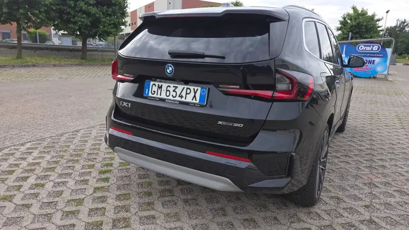 BMW iX1 usata a Varese (4)