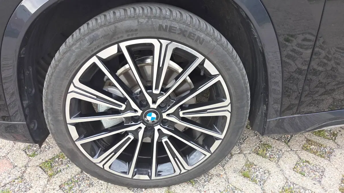 BMW iX1 usata a Varese (5)