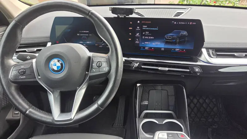 BMW iX1 usata a Varese (8)