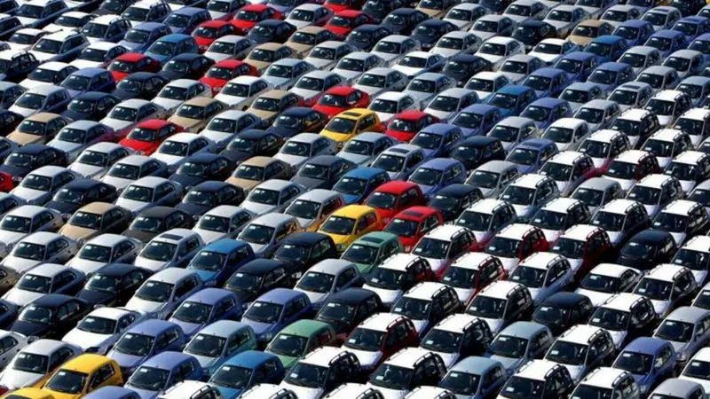 Mercato auto, aprile 2026 vola a +11,6% ma il futuro fa paura: stime tagliate, dazi Trump e fisco aziendale fermo al palo