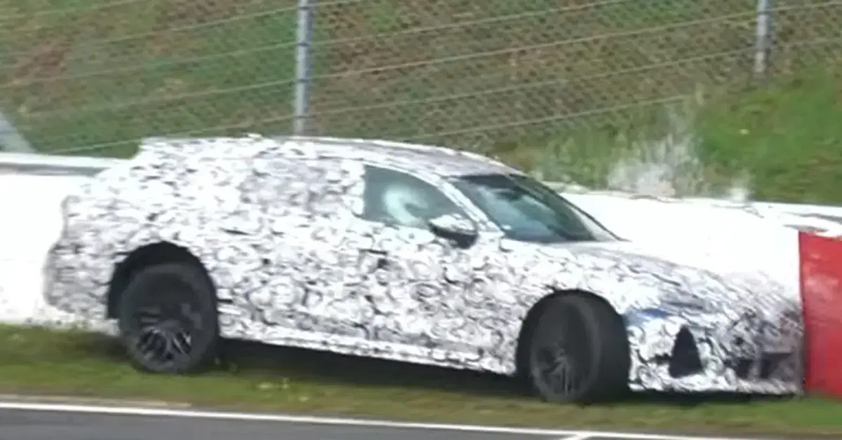 Audi RS6 perde il controllo al N&uuml;rburgring: il video dell'incidente del prototipo fa discutere
