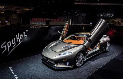 Spyker rinasce con un V8 biturbo da 800 CV: la supercar olandese sfida il tempo a Pebble Beach