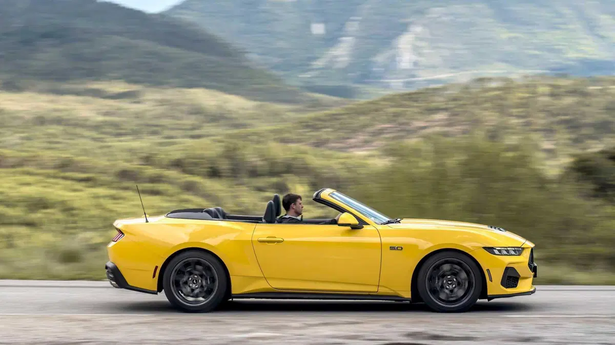 Ford Mustang Cabrio (9)