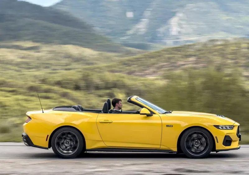 Ford Mustang Cabrio (9)