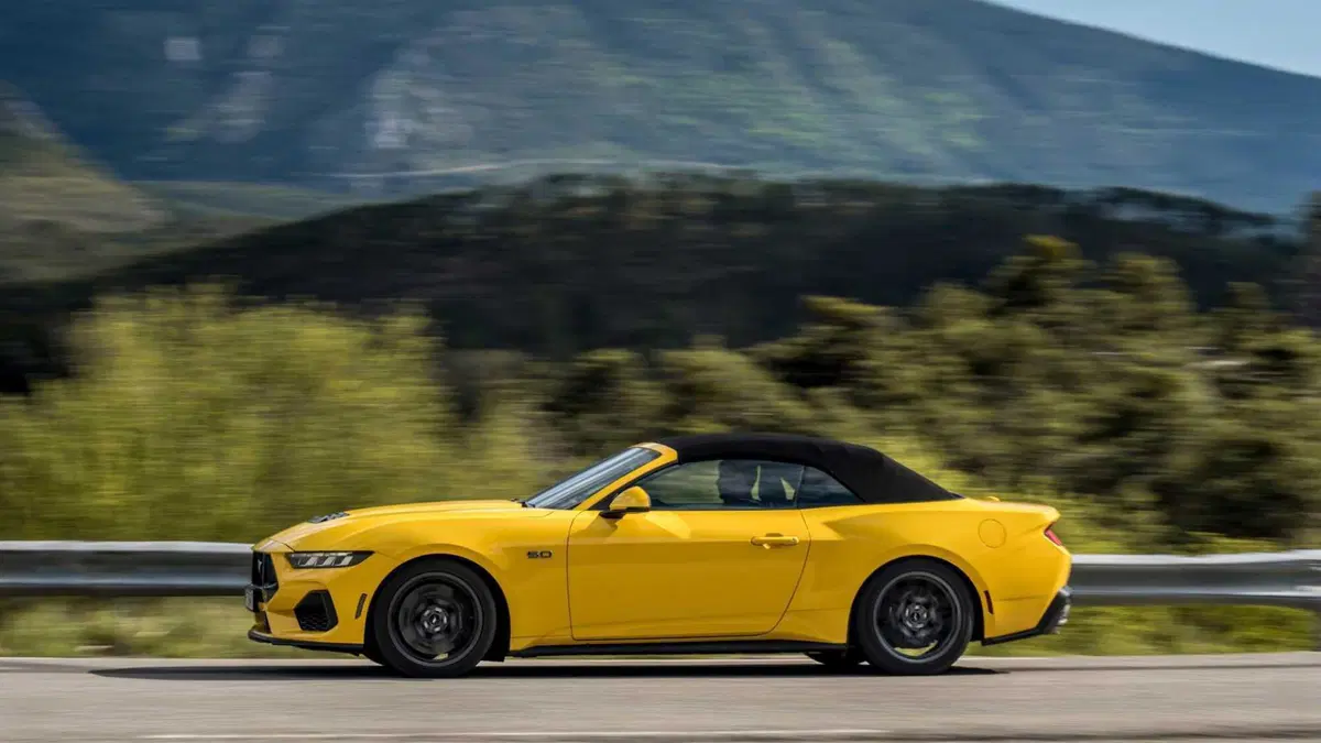 Ford Mustang Cabrio (8)