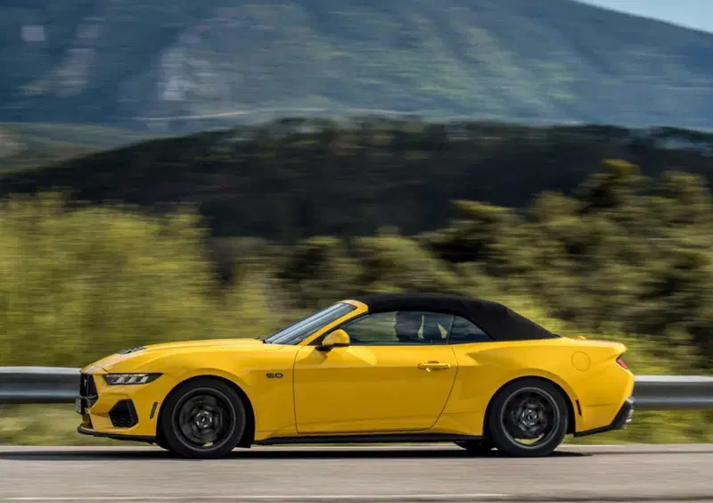 Ford Mustang Cabrio (8)