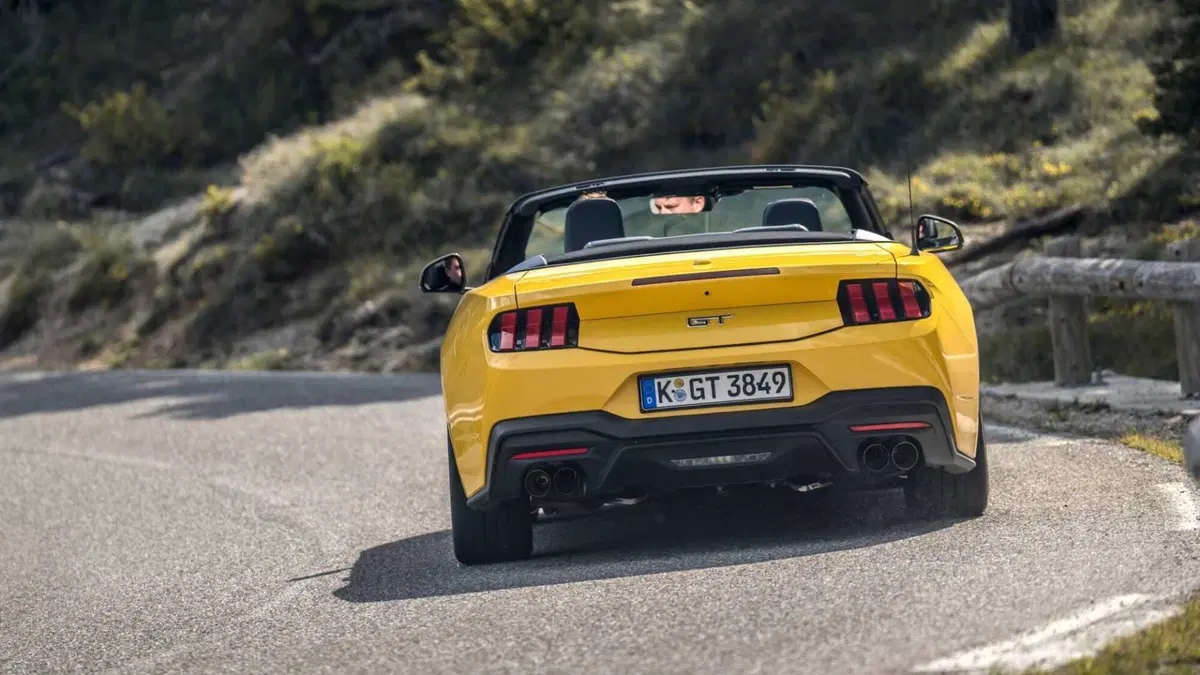 Ford Mustang Cabrio (7)