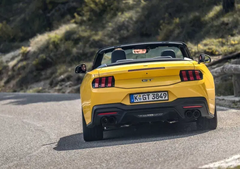 Ford Mustang Cabrio (7)