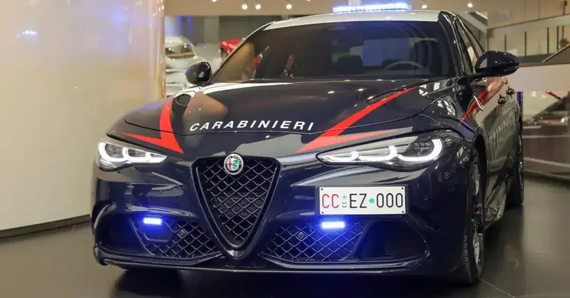 Alfa Romeo e Carabinieri, 75 anni insieme: il libro che racconta l'Italia a bordo della Gazzella