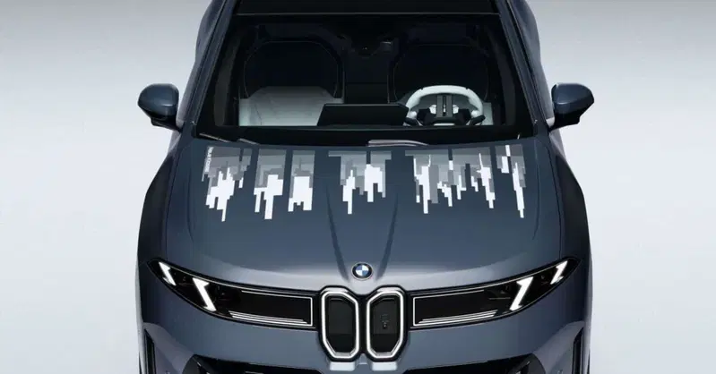 BMW iX3 Flow Edition, arriva il SUV elettrico che cambia colore davvero