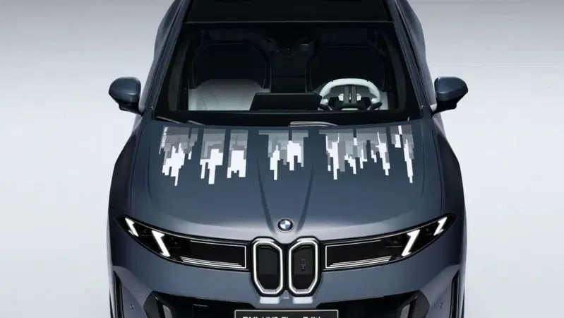 BMW iX3 Flow Edition, arriva il SUV elettrico che cambia colore davvero