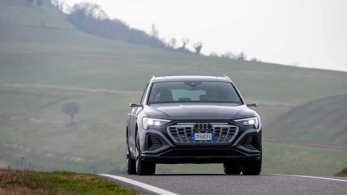 Audi Q8 e-tron 55 quattro Sportback (2023) (3)