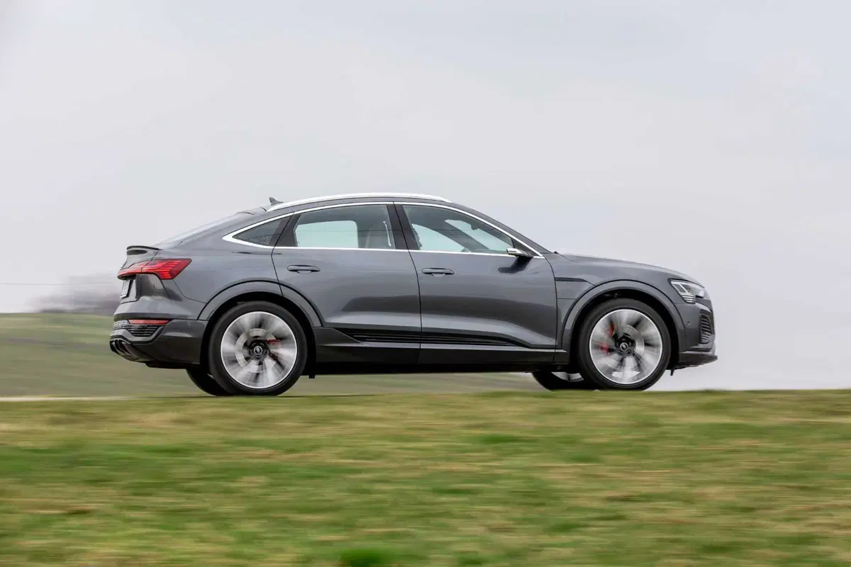 Audi Q8 e-tron 55 quattro Sportback (2023) (5)