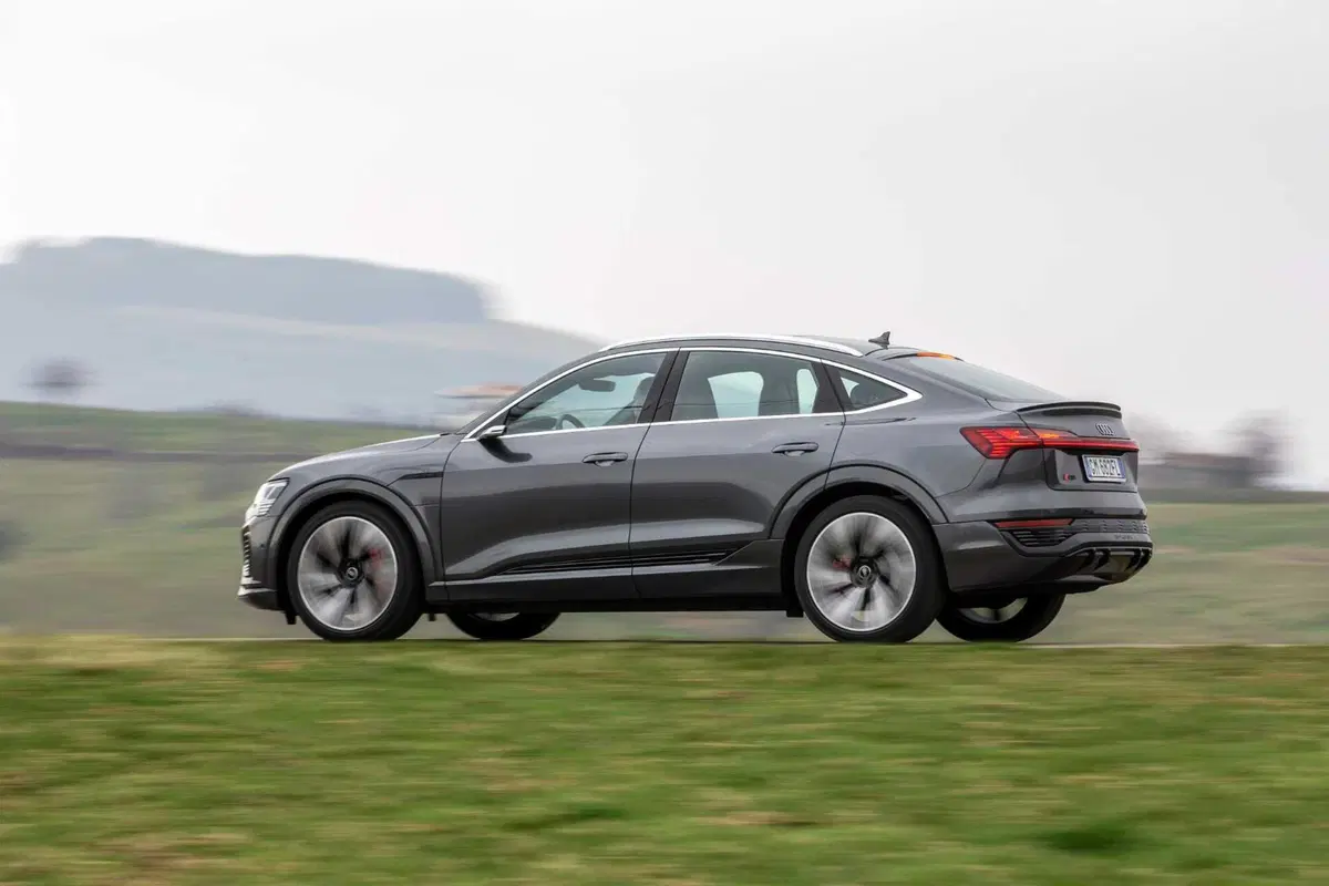 Audi Q8 e-tron 55 quattro Sportback (2023) (6)