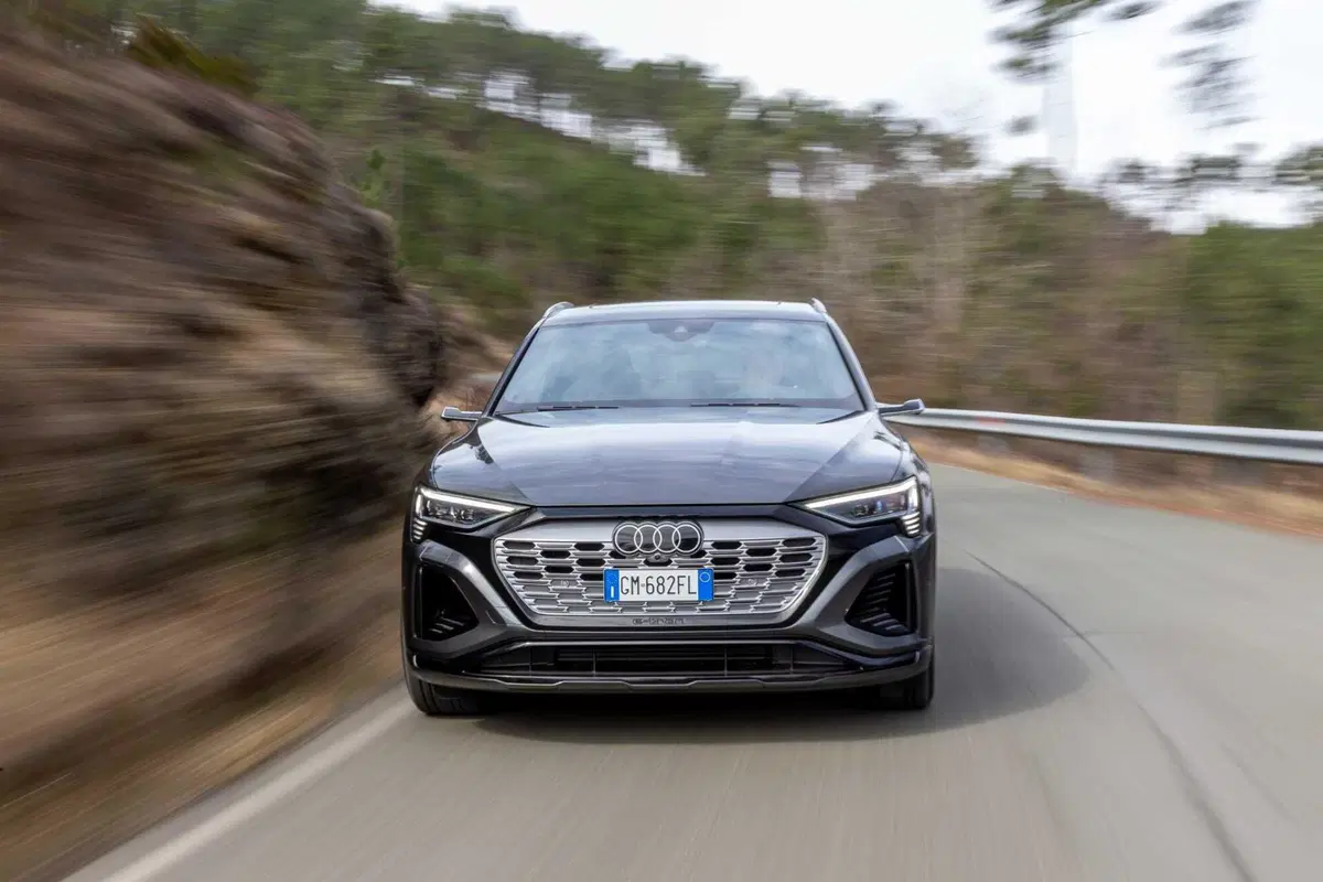 Audi Q8 e-tron 55 quattro Sportback (2023) (8)