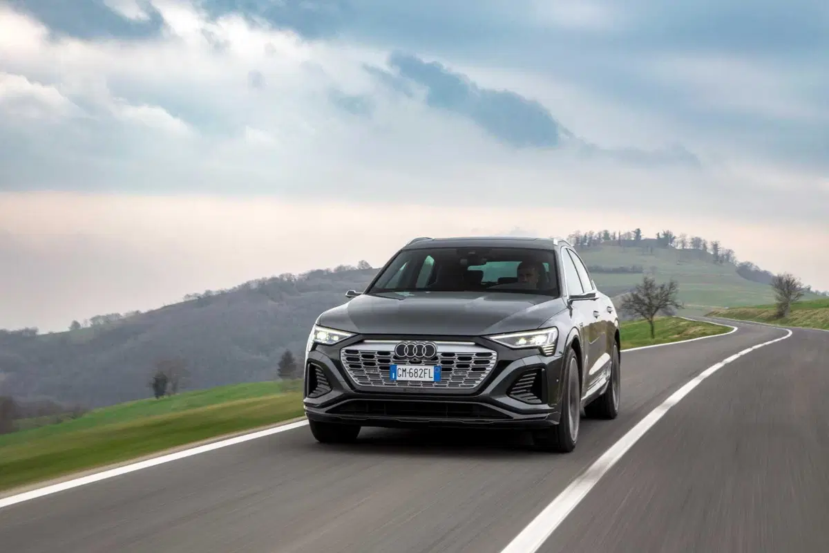 Audi Q8 e-tron 55 quattro Sportback (2023) (9)