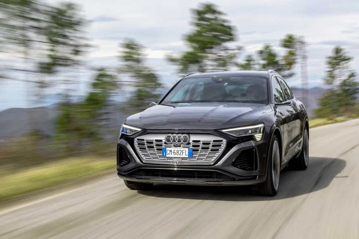 Audi Q8 e-tron 55 quattro Sportback (2023) (14)