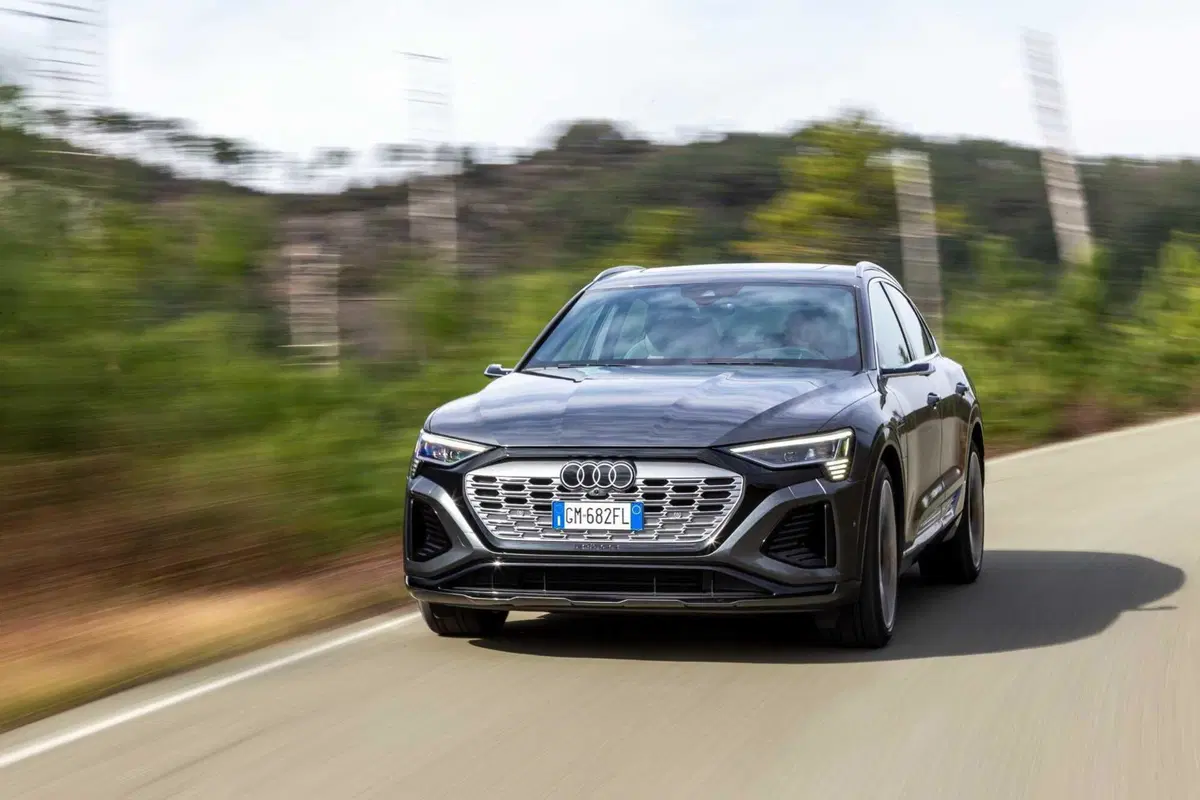 Audi Q8 e-tron 55 quattro Sportback (2023) (15)