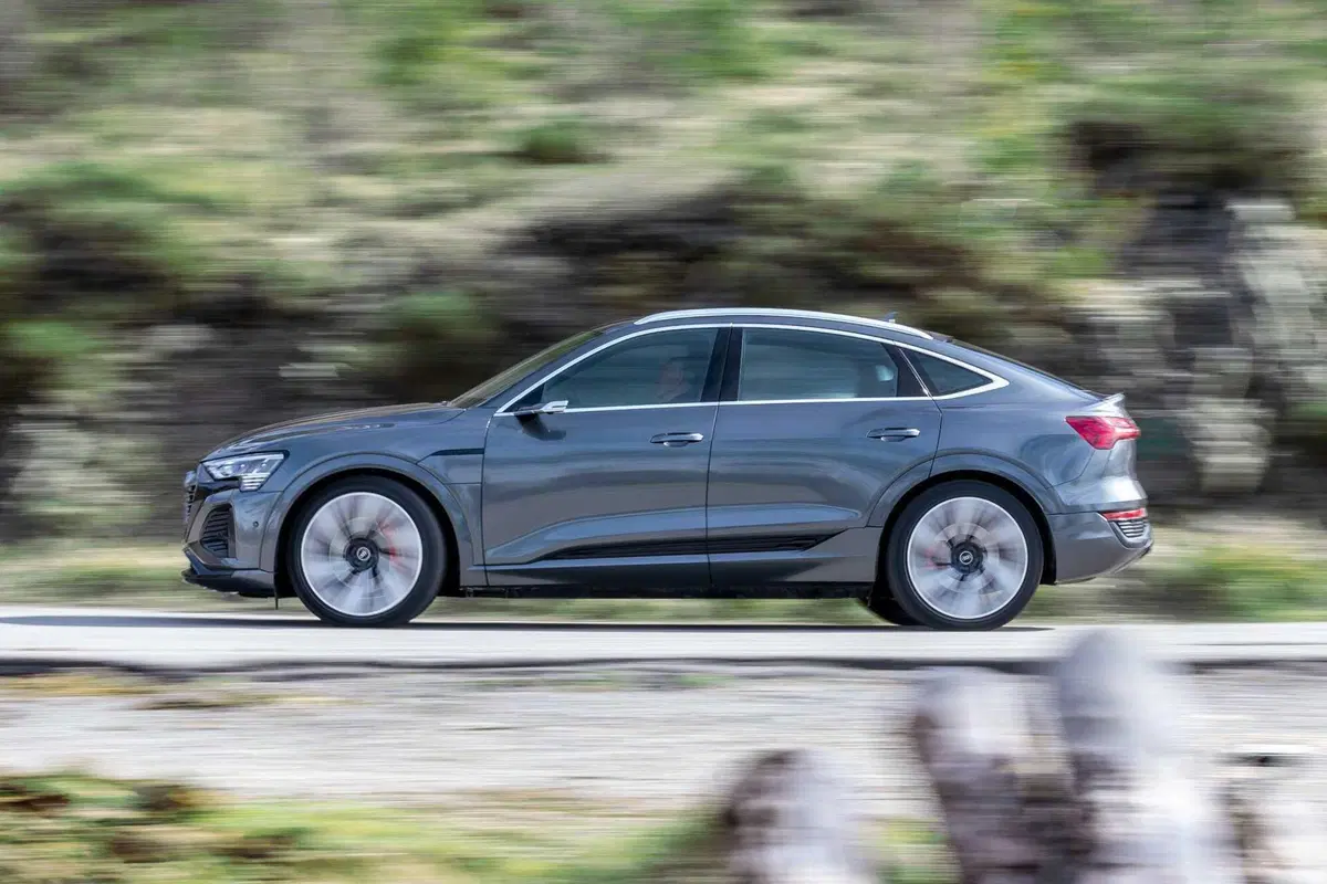 Audi Q8 e-tron 55 quattro Sportback (2023) (20)