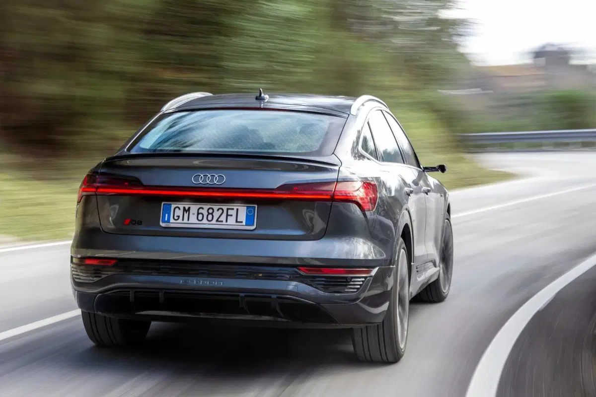 Audi Q8 e-tron 55 quattro Sportback (2023) (22)