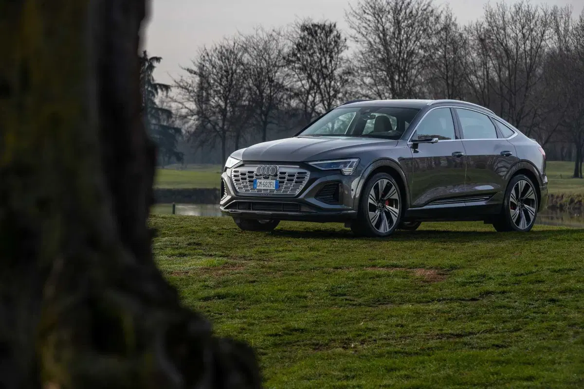 Audi Q8 e-tron 55 quattro Sportback (2023) (27)