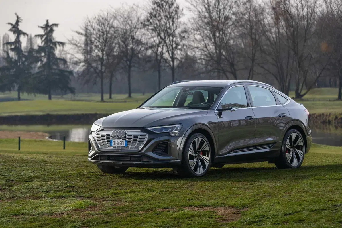 Audi Q8 e-tron 55 quattro Sportback (2023) (28)