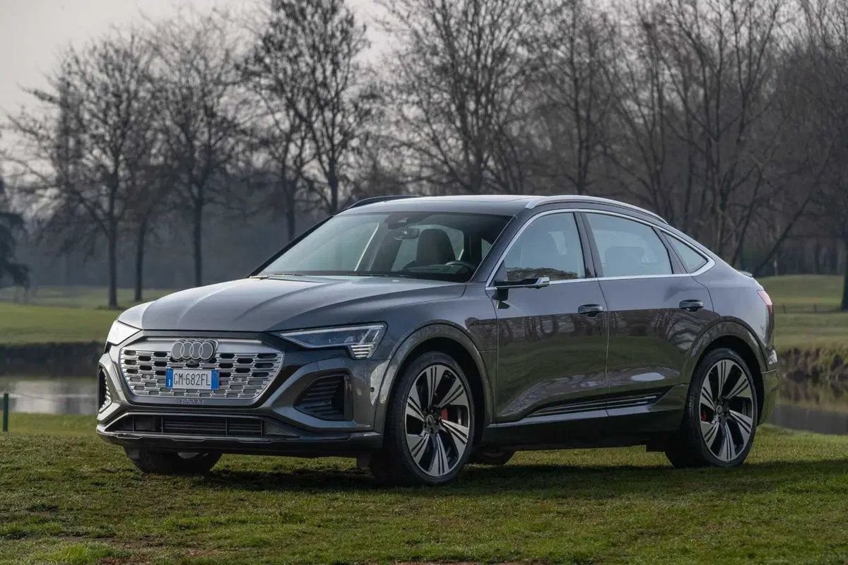 Audi Q8 e-tron 55 quattro Sportback (2023) (29)