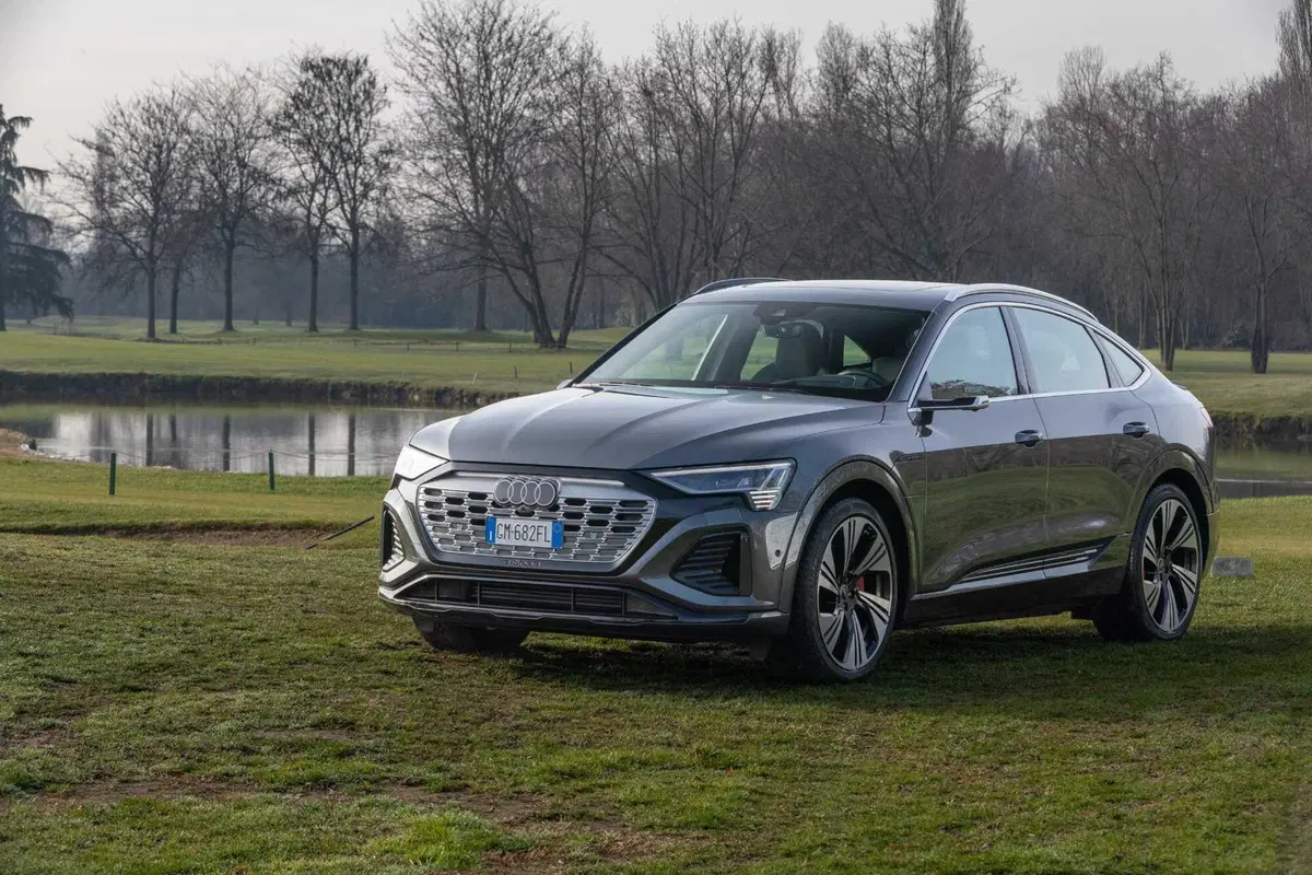 Audi Q8 e-tron 55 quattro Sportback (2023) (31)