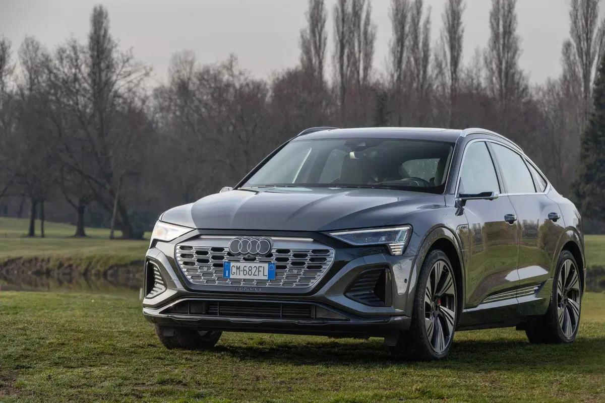 Audi Q8 e-tron 55 quattro Sportback (2023) (32)