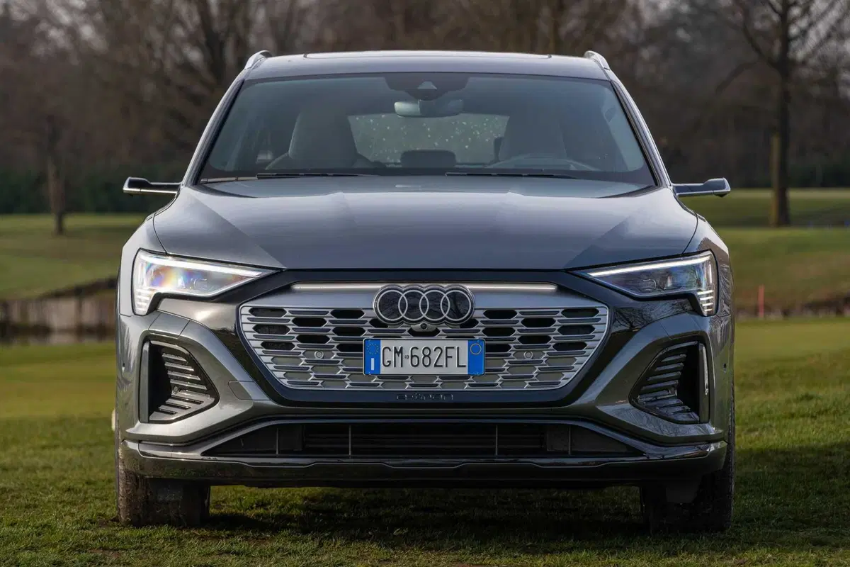 Audi Q8 e-tron 55 quattro Sportback (2023) (35)