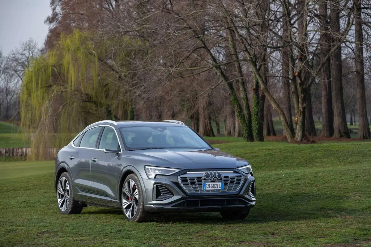 Audi Q8 e-tron 55 quattro Sportback (2023) (36)