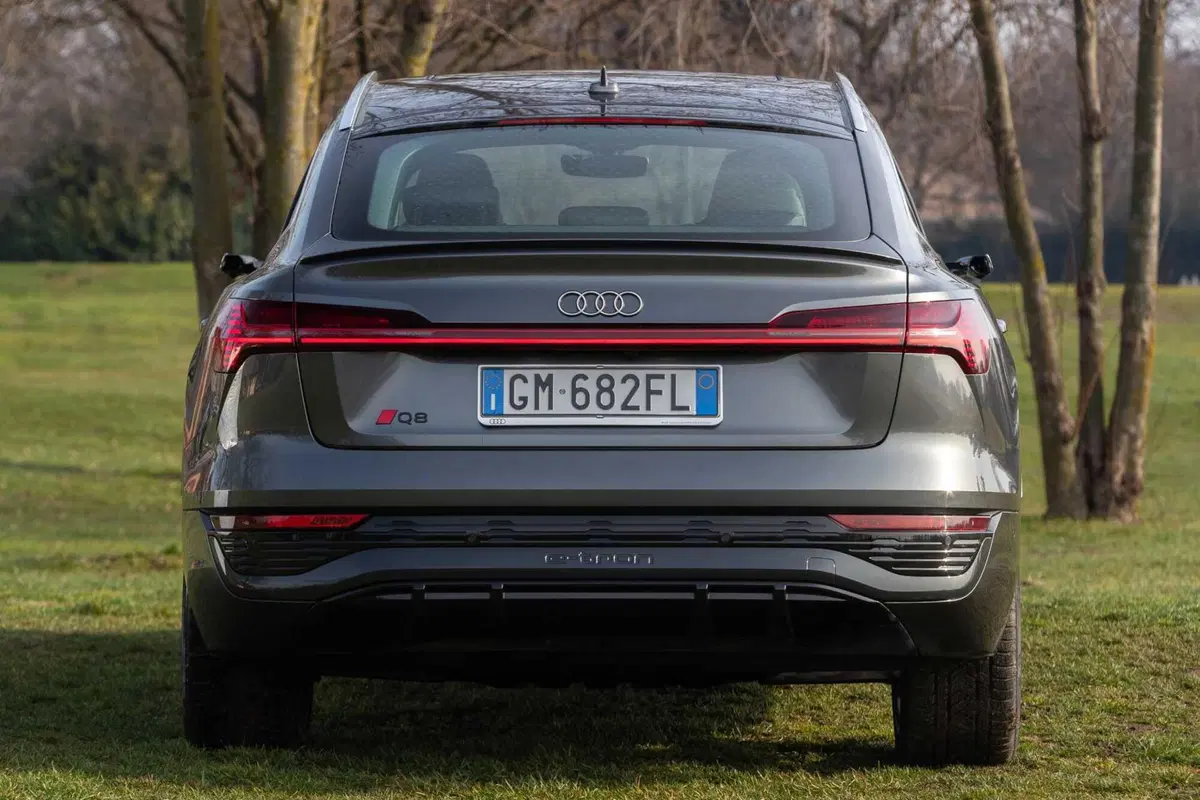 Audi Q8 e-tron 55 quattro Sportback (2023) (38)